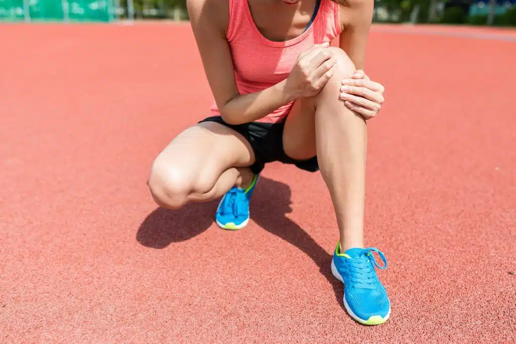 Woman feeling pain on knee